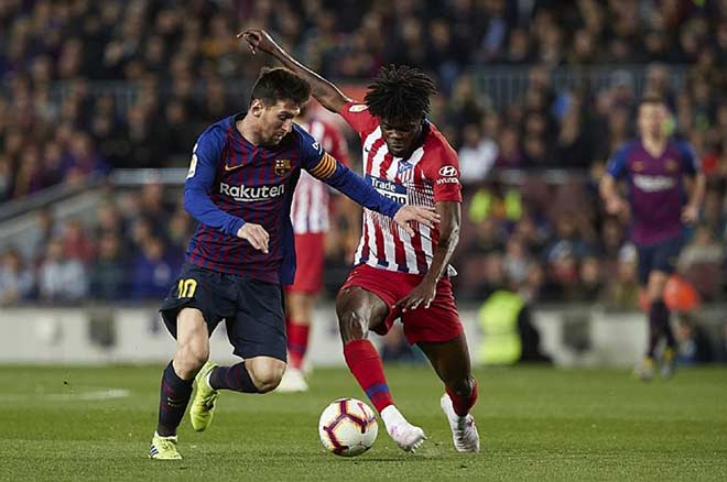 Messi tranh bóng với Thomas Partey, người có hiệu quả đi bóng qua người cao nhất châu Âu