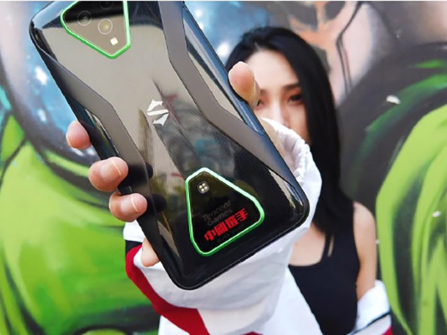 Thời trang Hi-tech - Sau smartphone của Asus và Lenovo, game thủ lại sôi sục với "siêu phẩm" này