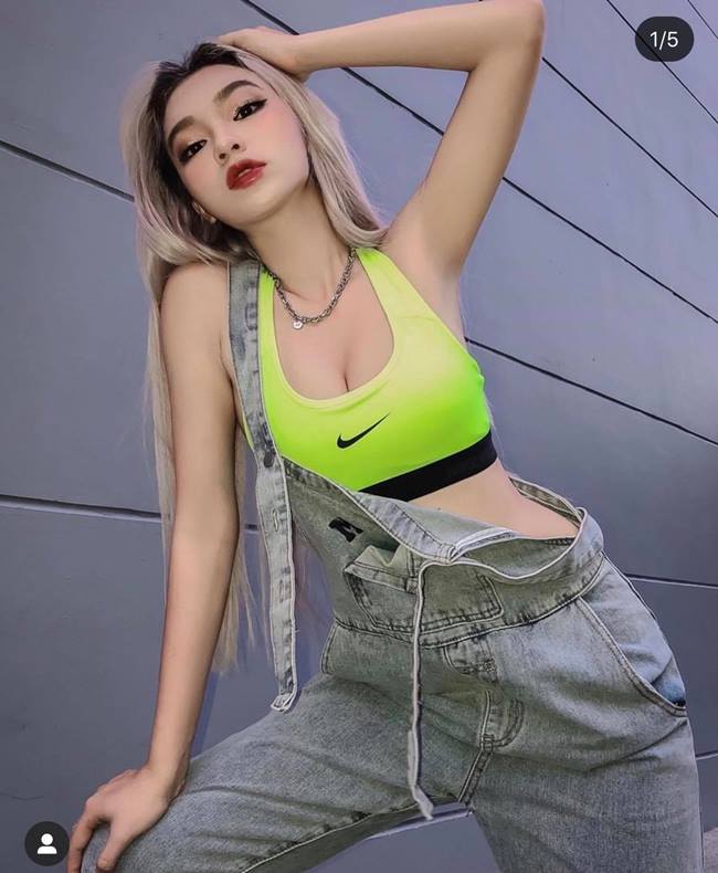 Là một tín đồ thời trang nổi tiếng Instagram, cô gái Sài Gòn có nicknam @katr_ làm "chao đảo" mạng xã hội vì phong cách thời trang tạo bạo.
