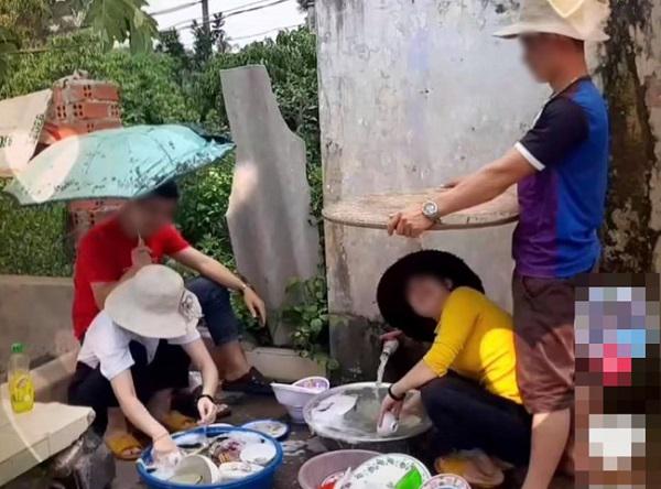 Thấy bạn gái rửa "núi" bát ngày ra mắt, hai thanh niên có hành động tưởng ga lăng ai ngờ bị "mắng sấp mặt" - 3