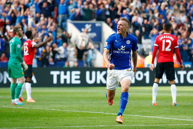 Jamier Vardy từng đóng góp 1 bàn trong chiến thắng gây sốc 5-3 của Leicester City ở "hang Cáo" dù họ bị MU dẫn trước 2 lần đều với cách biệt 2 bàn ở giải Ngoại hạng Anh vào tháng 9 năm 2014