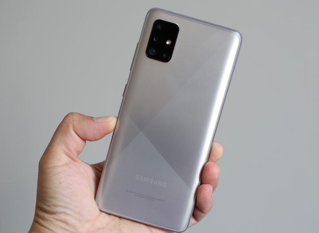 Mặt lưng phiên bản Galaxy A51 này có hiệu ứng đẹp mắt.
