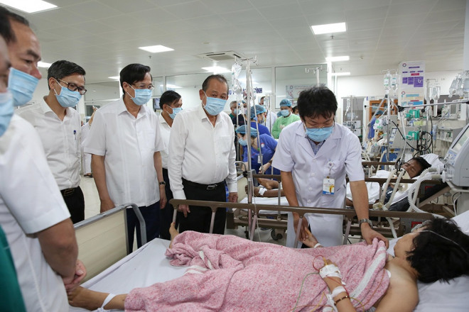 Phó Thủ tướng Thường trực Chính phủ Trương Hòa Bình thăm hỏi, động viên nạn nhân vụ tai nạn