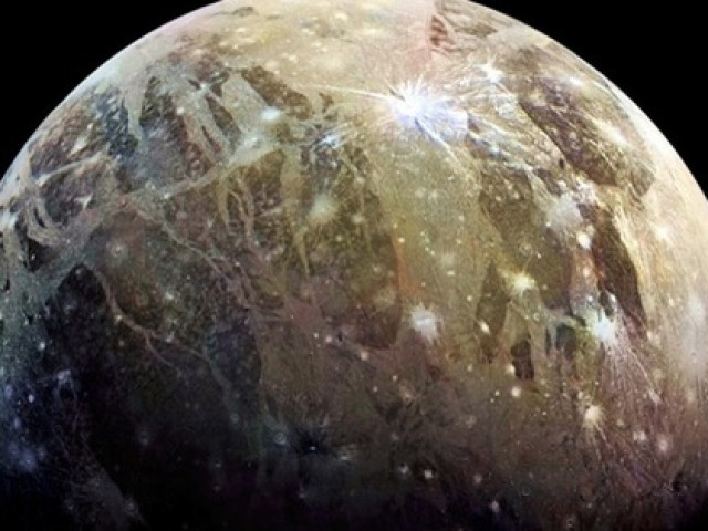 Công nghệ thông tin - Bí ẩn "mặt trăng nam châm" to hơn hành tinh, nhìn thấy từ Trái Đất