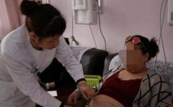 Chị Châu cố gắng mang bầu ở tuổi 46 để giữ chân tình trẻ.