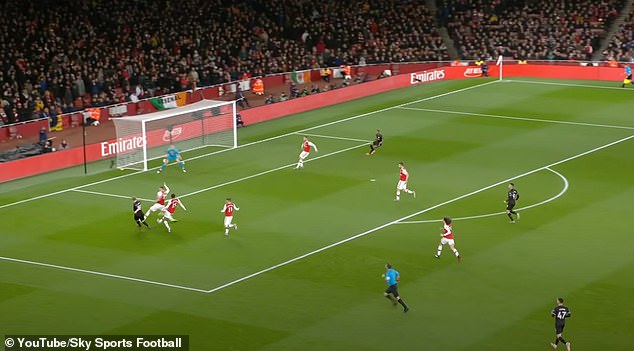Pha bóng&nbsp;tại Emirates