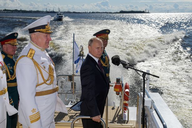 Ông Putin tham dự lễ duyệt bình Ngày Hải quân Nga hôm 26.7.