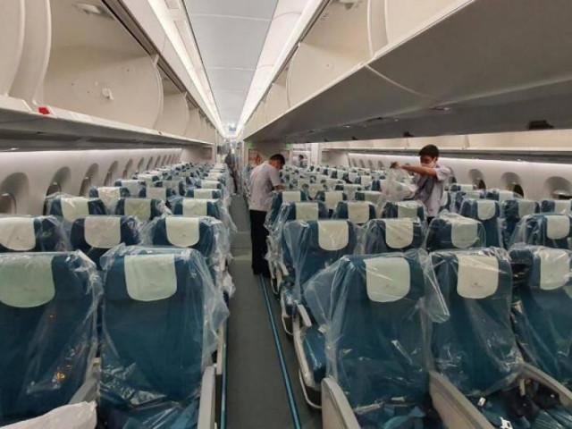 Tin tức trong ngày - Bên trong máy bay đón 129 người dương tính COVID-19 từ Guinea Xích đạo