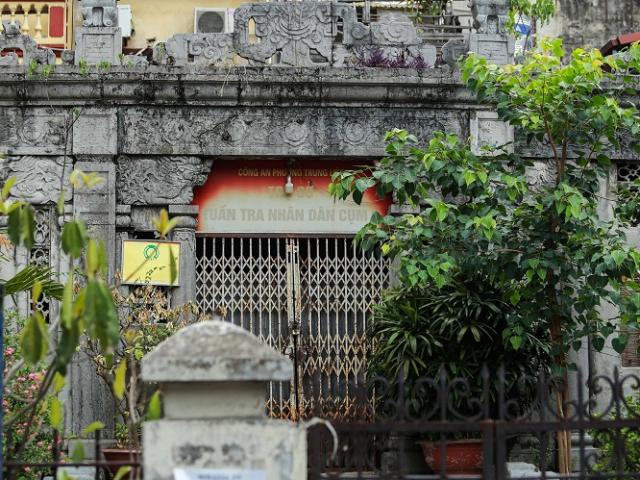 Cận cảnh ngôi mộ cổ 100 năm tuổi làm từ đá cẩm thạch độc nhất Hà Nội