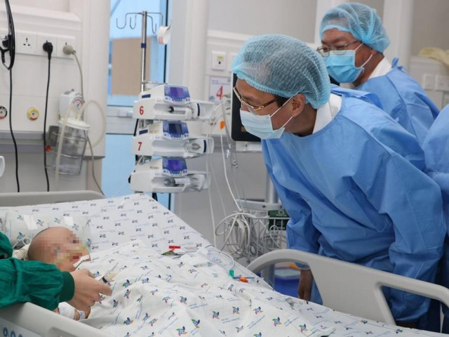 Sức khỏe đời sống - "Song Nhi" dính liền nhau được cai máy thở, hồi phục tốt sau phẫu thuật 12 ngày