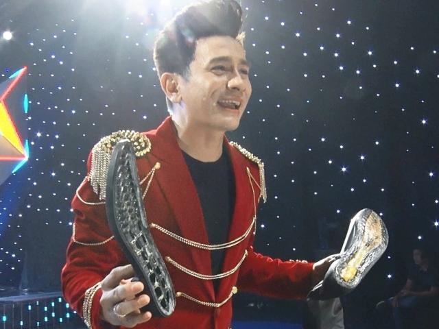 Giải trí - Nam MC nổi tiếng bị tố "ăn hai đầu lương vẫn mang giày 200 ngàn bung đế" là ai?