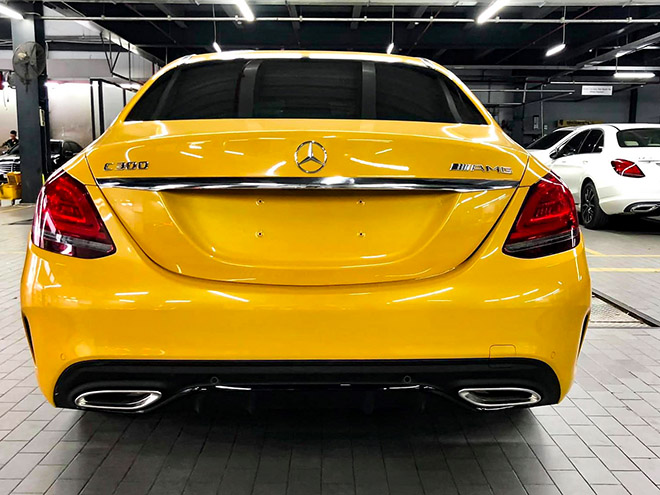 Chi 50 triệu đồng để xe sang Mercedes-Benz C300 AMG sở hữu màu sơn độc - 4