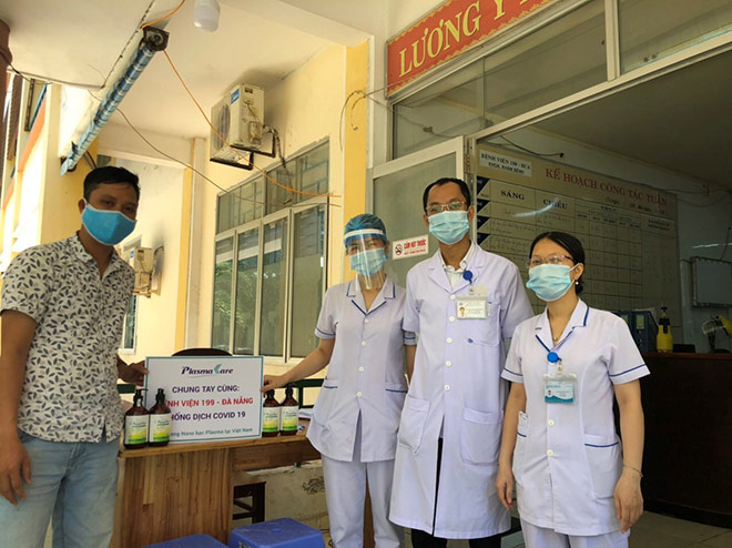 5000 chai nước rửa tay khô PlasmaKare đã được tặng cho các cơ quan, bệnh viện, nhà thuốc và trường học trên địa bàn Đà Nẵng