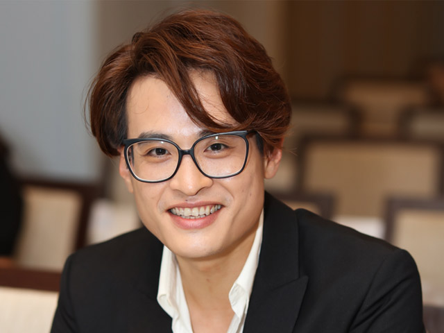 Sao Việt - Hà Anh Tuấn tuyên bố "càng già càng đẹp", hút mọi chú ý tại sự kiện