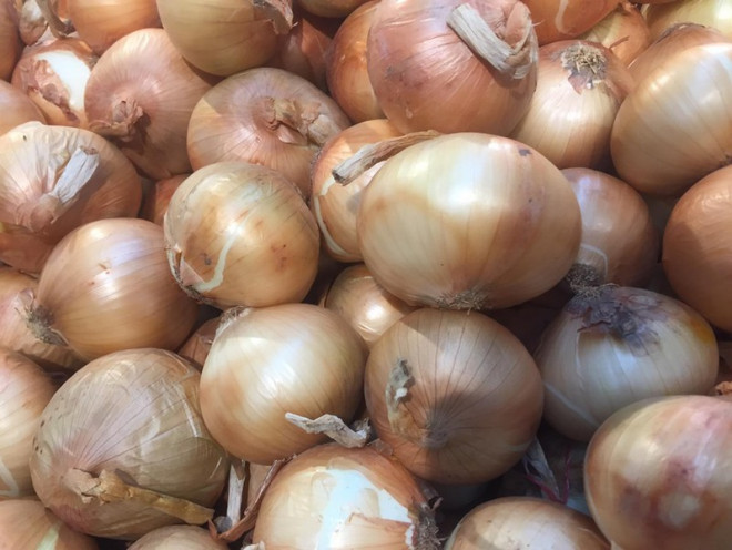 Hành tây chứa hàm lượng flavonoid quercetin cao có thể giúp chống ung thư. Ảnh: NHẬT LINH