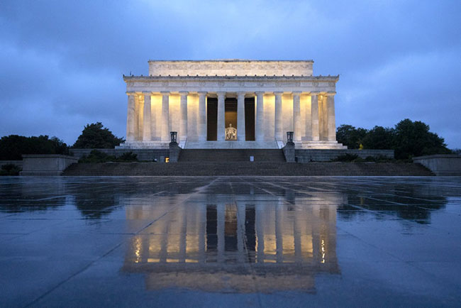 Washington DC, Mỹ: Đài tưởng niệm Lincoln không một bóng du khách.
