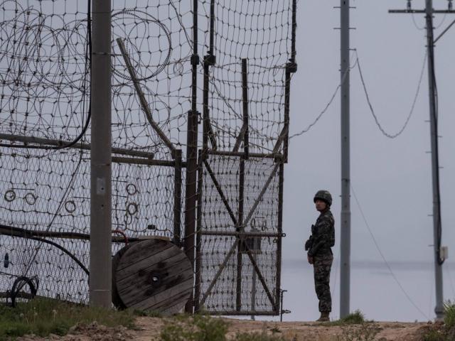 Thế giới - Hành trình vượt bãi mìn, bơi qua sông sang HQ của người đào tẩu Triều Tiên 3 năm trước