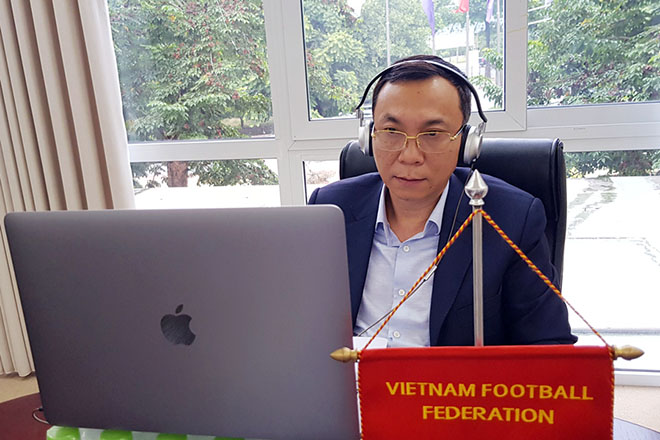 Phó Chủ tịch thường trực VFF Trần Quốc Tuấn họp trực tuyến với lãnh đạo cấp cao FIFA chiều 29/7.