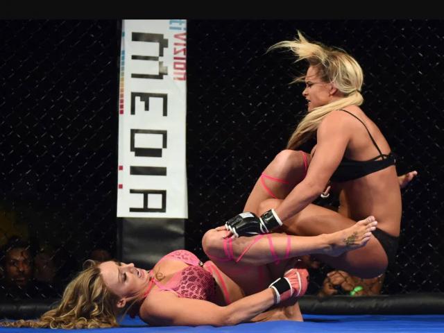 Thể thao - Giải võ MMA "đỏ mặt" nhất thế giới trở lại: So tài phải mặc bikini