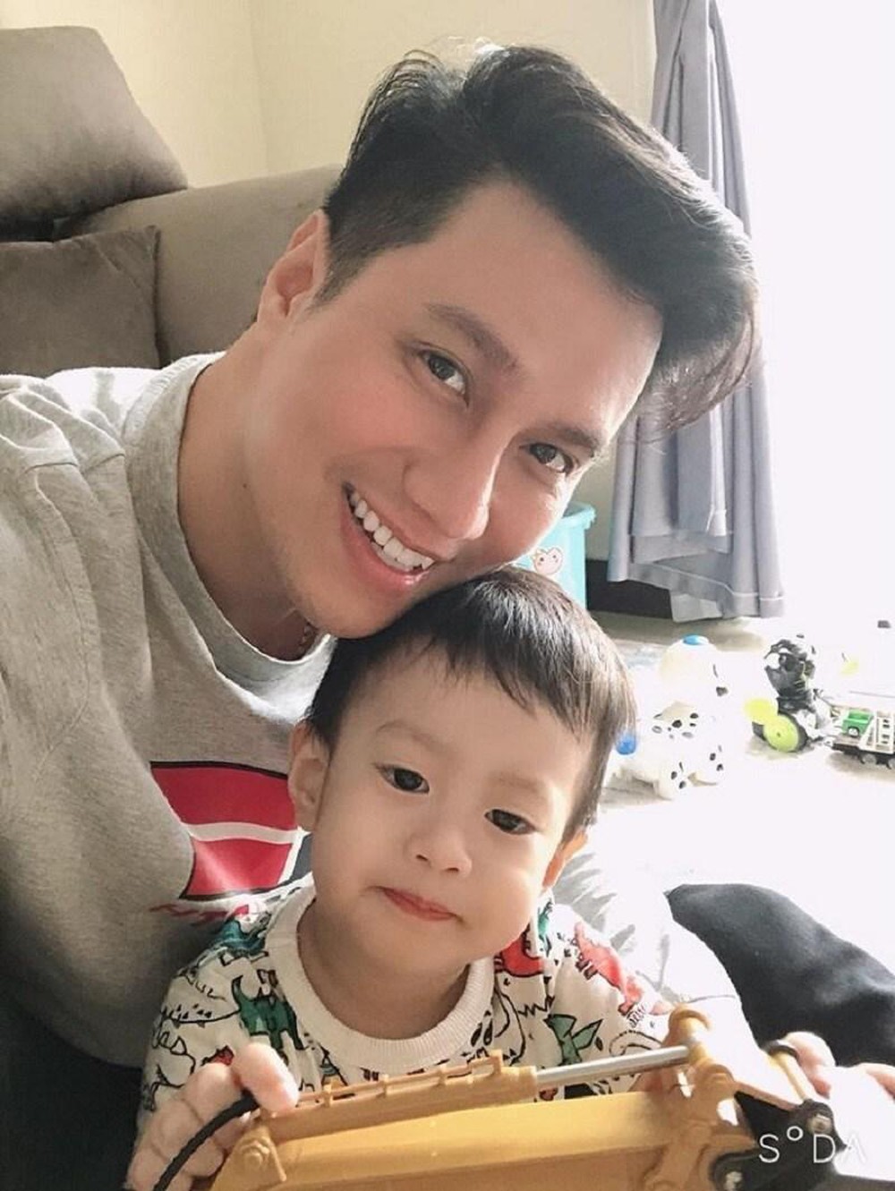 Việt Anh và con trai Đậu Đậu