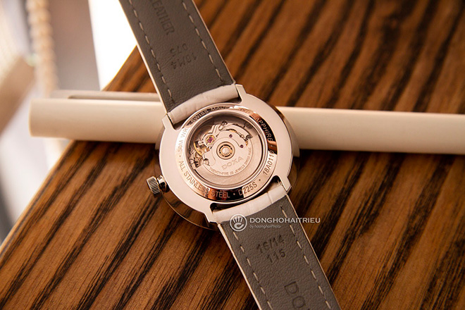 Điểm chung của các nhà sản xuất cao cấp Thụy Sỹ là sử dụng những loại chất liệu tốt như sapphire, thép không gỉ, dây da thật,…
