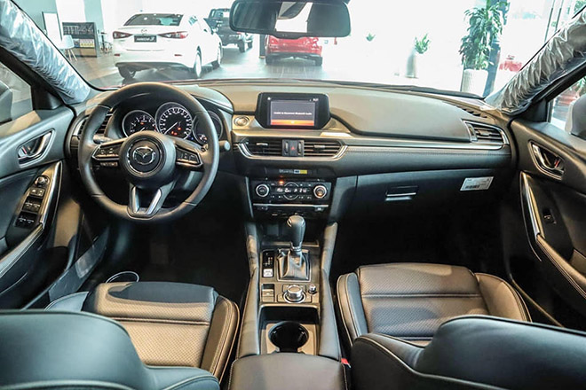 Mazda6 bản cao cấp nhất "xả kho" giảm giá tới 426 triệu đồng - 3