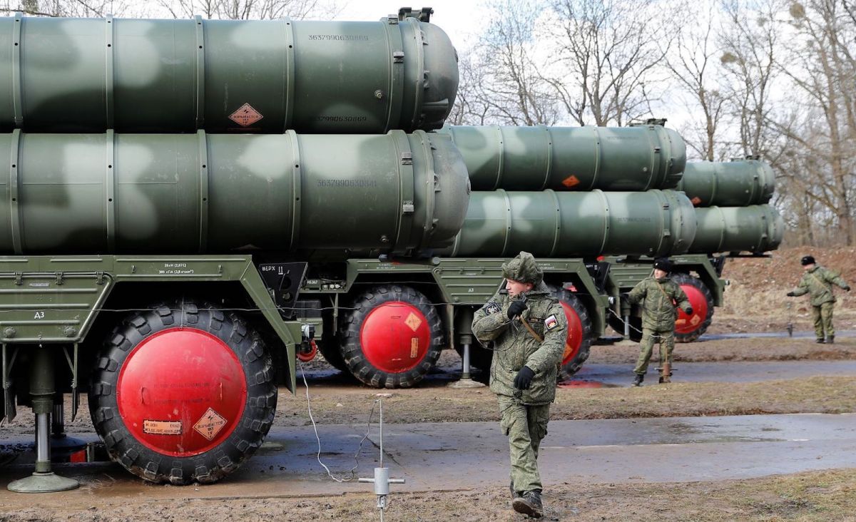 Tổ hợp tên lửa phòng không S-400 của Nga.