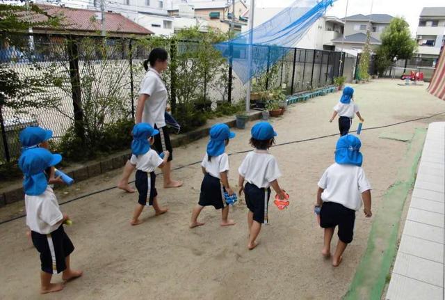 Biết lý do trẻ em Nhật Bản luôn đi chân trần khiến ai cũng phải tâm phục khẩu phục - 2