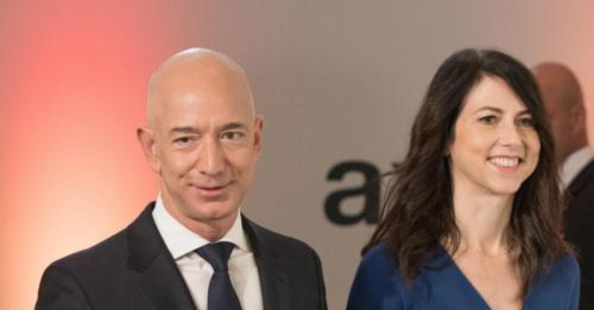 Kinh doanh - Vợ cũ của tỷ phú Jeff Bezos đổi họ, cho đi gần 1,7 tỷ USD hậu ly hôn