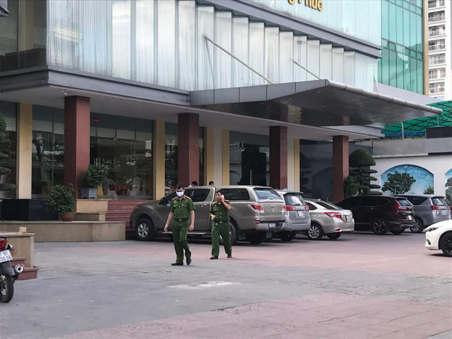 Lực lượng công an có mặt tại khách sạn xảy ra sự việc