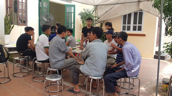 Người thân của nạn nhân đang chuẩn bị lo hậu sự.