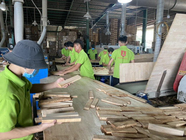 Kinh doanh - Bị áp thuế 0% thành 25%, doanh nghiệp gỗ kêu cứu vì nguy cơ phá sản