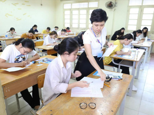 Giáo dục - du học - Đặc cách xét tốt nghiệp diện rộng: Bộ GD&ĐT phải 'hạ chuẩn'?