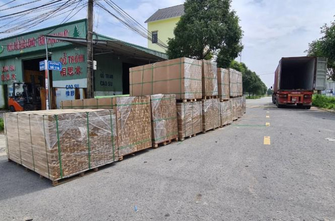 Việc áp thuế bất nhất đã gây ra tình trạng tồn đọng ván và các sản phẩm sử dụng ván ghép thanh ở các bến cảng biển, nếu tình trạng kéo dài sẽ gây thiệt hại cho doanh nghiệp