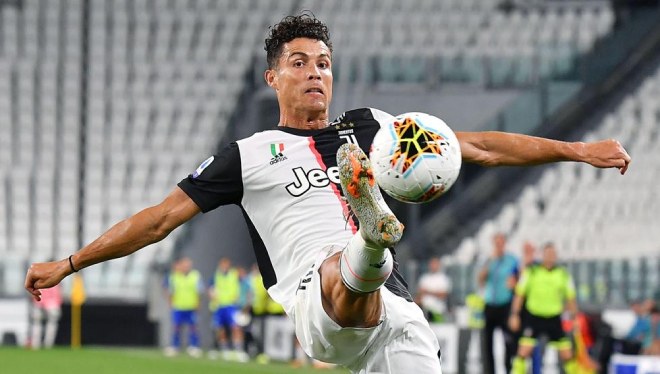 Tin HOT bóng đá sáng 1/8: Ronaldo dễ nghỉ vòng cuối Serie A chờ đá cúp C1 - 1