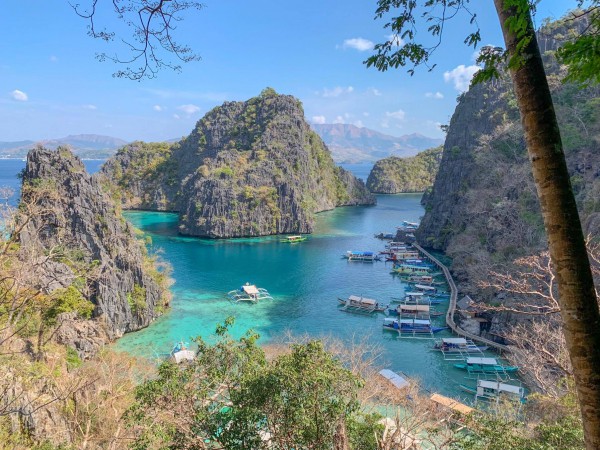 Những người bạn mình rất đáng yêu mình quen trong những ngày ở Coron. Họ dễ dàng bắt chuyện với người lạ, thoải mái chia sẻ và hàn huyên đủ mọi thứ trên đời, dù mới chỉ biết nhau cách đấy... 5 phút!