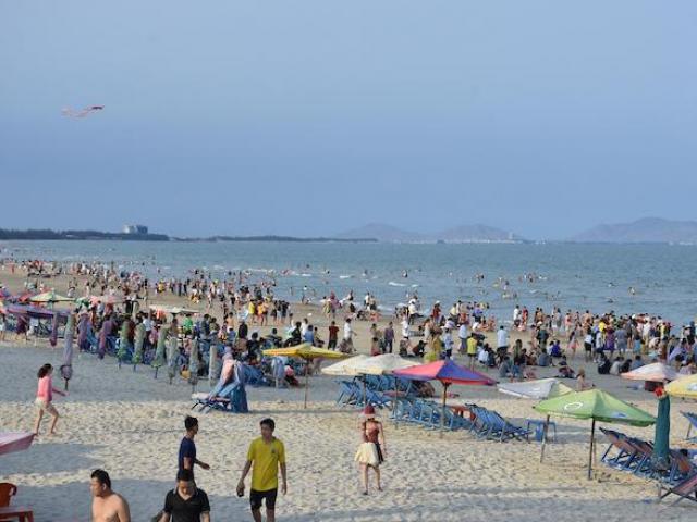 Tin tức trong ngày - Bà Rịa - Vũng Tàu cấm tụ tập quá 30 người, dừng karaoke, bar, xem xét cấm tắm biển