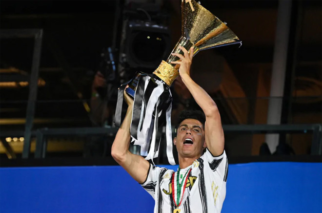 Juventus và Ronaldo nâng cúp vô địch Serie A: Hạnh phúc không trọn vẹn - 8