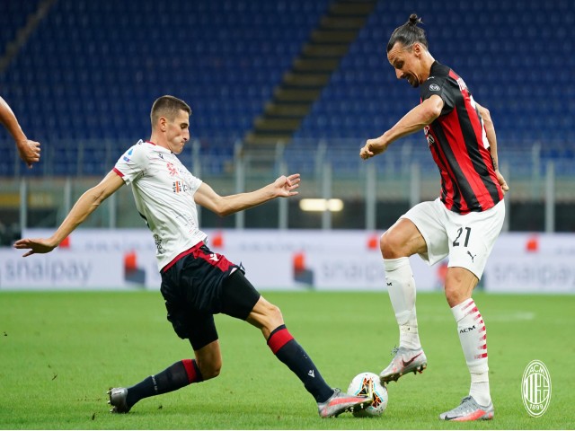 Bóng đá - Video highlight trận AC Milan - Cagliari: Ibrahimovic &quot;nổ súng&quot;, chiến thắng 3 SAO