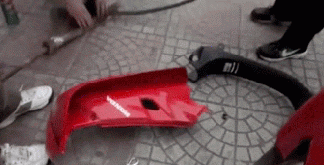 Video: Tóm gọn rắn trong Honda Wave - 1