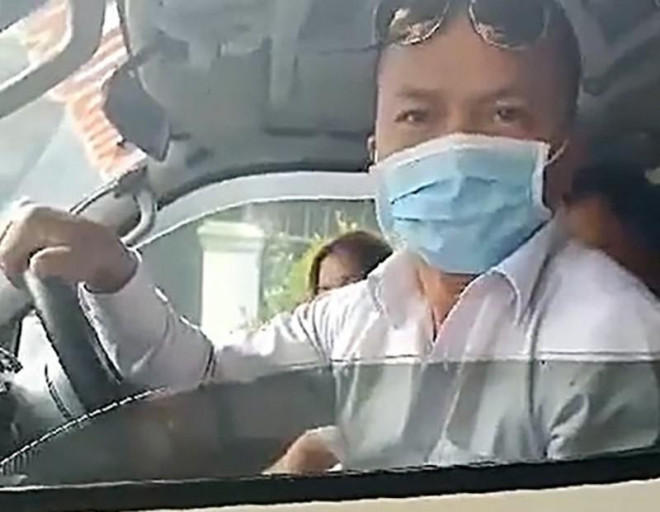 Tài xế N.V.H cho biết hú còi để... đòi nợ.