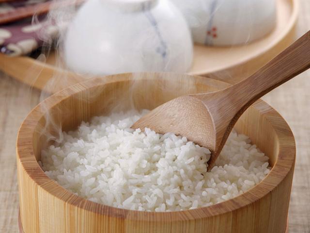 Ẩm thực - Muốn cơm dẻo thơm, đừng chỉ nấu thông thường mà nên thêm ngay 2 thứ này