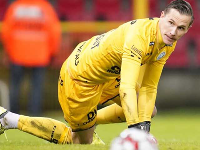 Bóng đá - Kinh hoàng thủ môn Bỉ dính chấn thương nứt sọ não giống Petr Cech