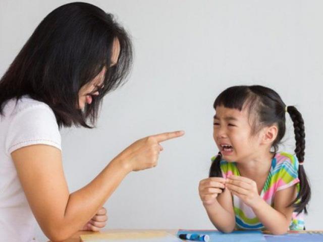 Tác hại đáng sợ từ những câu nói thường ngày mà rất nhiều cha mẹ Việt sử dụng với con