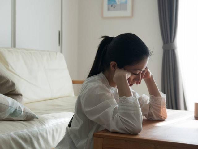 Bạn trẻ - Cuộc sống - Bố chồng bị ung thư, chồng bảo vợ bán nhà nhưng cô nói 1 câu khiến anh "sững người"