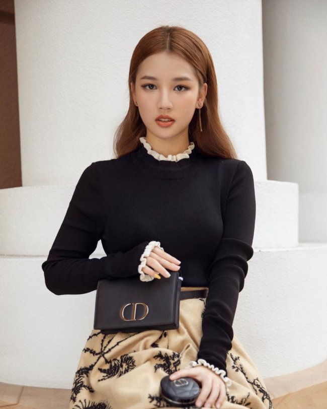 Amee sớm gia nhập hội 'mỹ nhân mê hàng hiệu' của showvbiz Việt, sở hữu nhiều món đồ của các thương hiệu đình đám trên thế giới.
