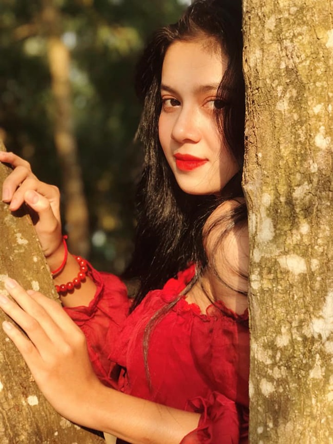 Về bí quyết giữ dáng, Thu Hà chia sẻ mình&nbsp;thuộc tạng người "mình dây" nên cân nặng khá ổn định.

