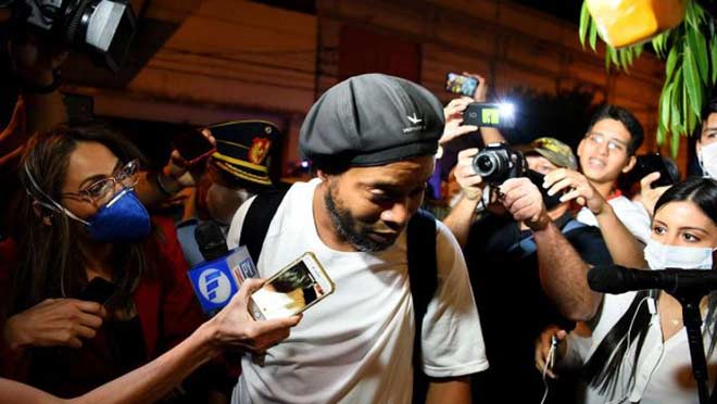 Ronaldinho sắp kết thúc những ngày tháng bị giam hãm tại Paraguay