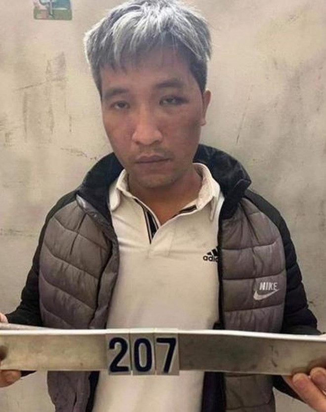 Trung đã giật còng số 8 rồi bỏ chạy khi được dẫn giải đến Toà án nhân dân quận Hà Đông để xét xử.
