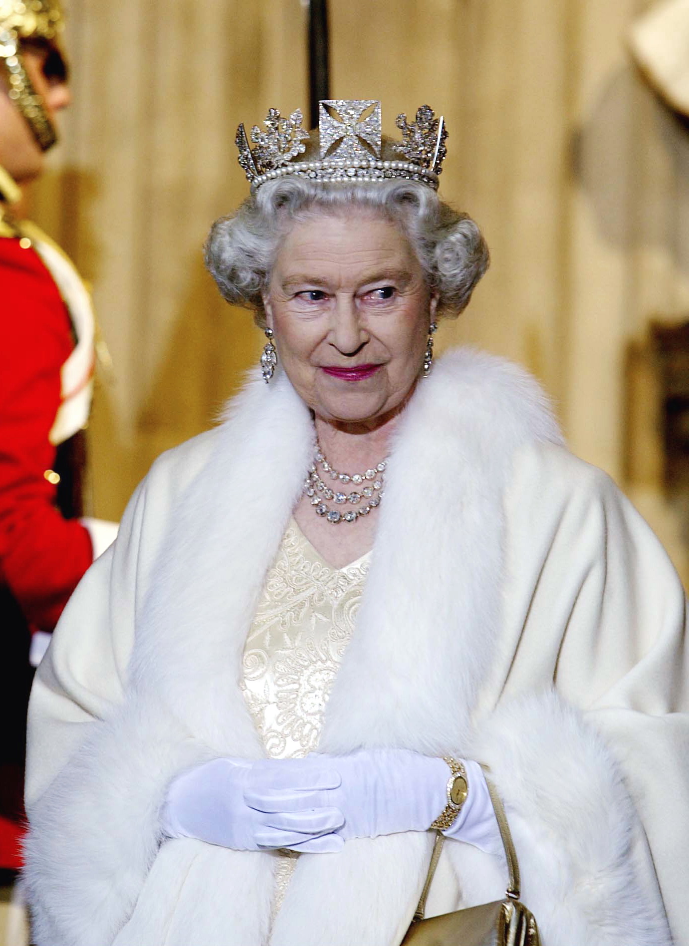 11 điều bạn có lẽ chưa biết về những chiếc vương miện tiara của hoàng gia - 10